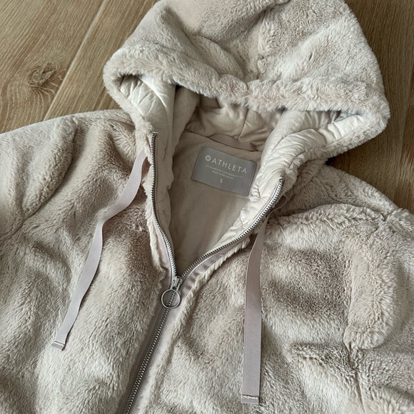 ATHLETA Faux Fur Zip Up Hoodie with zipper pockets and hidden mesh pocket - Picture 4 of 12